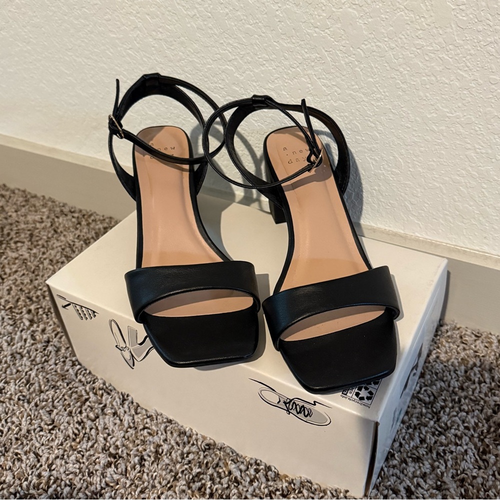 TARGET SONORA HEELS